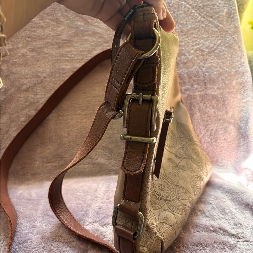 The Sak Tan Leather Embossed Floral Mandala Crossbody Bag Happy & Free Lining - Picture 3 of 11